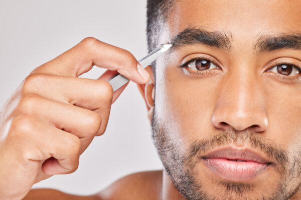 Shaping eyebrows with a blade